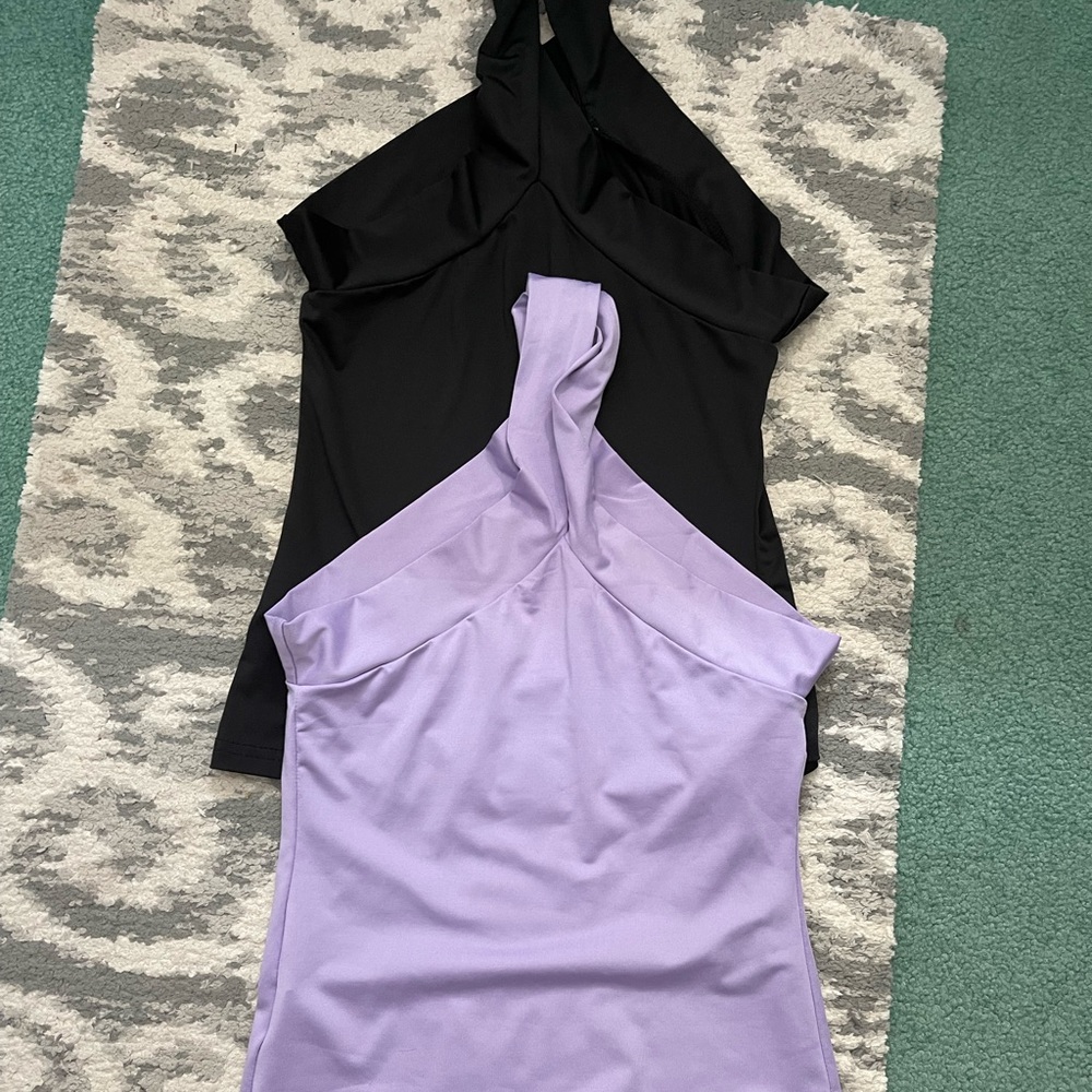 2 TANK TOPS